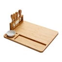 Plateau apéritif en bois avec couteaux 