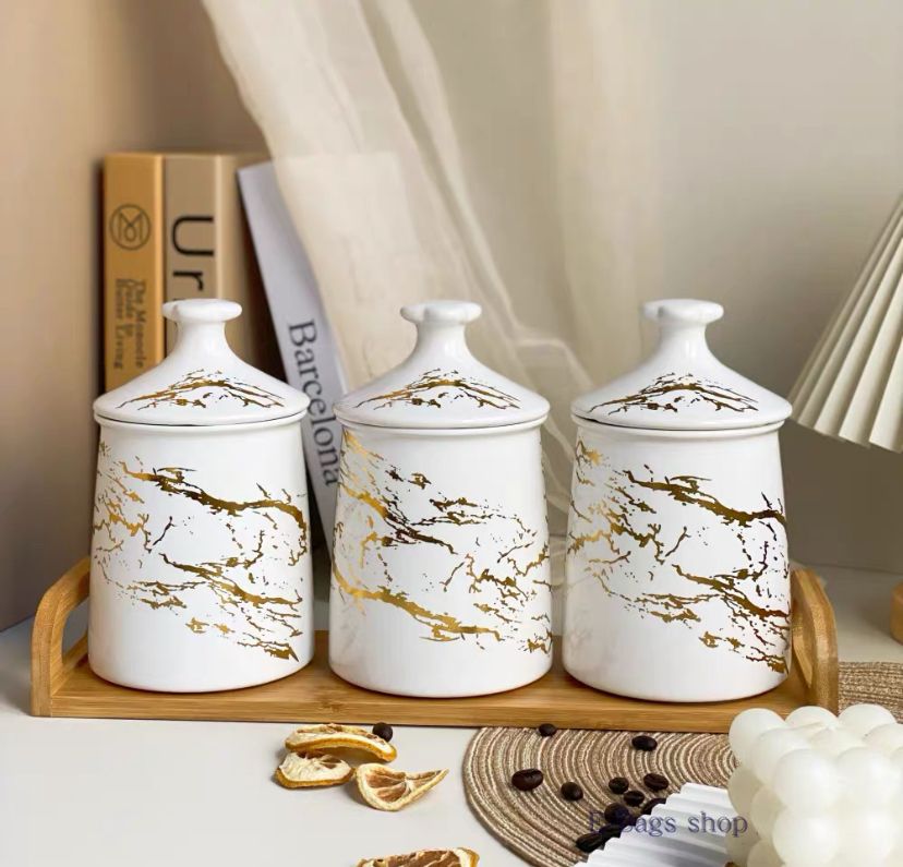 Ensemble tea , sugar , coffee