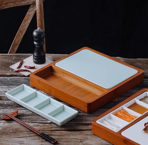 Plateau en bois + assiette + saucier 4 compartiments  